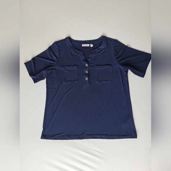 susan wraver Tops - Susan Wraver Navy Short Sleeve Henley Top